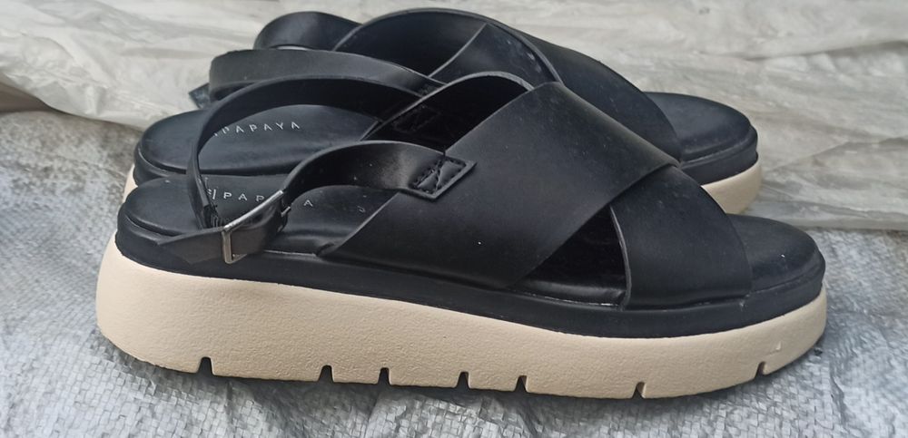 Продам женские сандали босоножки 39 размер