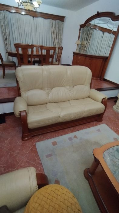 Sofás em couro beje