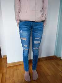Spodnie jeans z rozdarciami