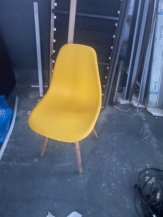 4 cadeiras do ikea cada