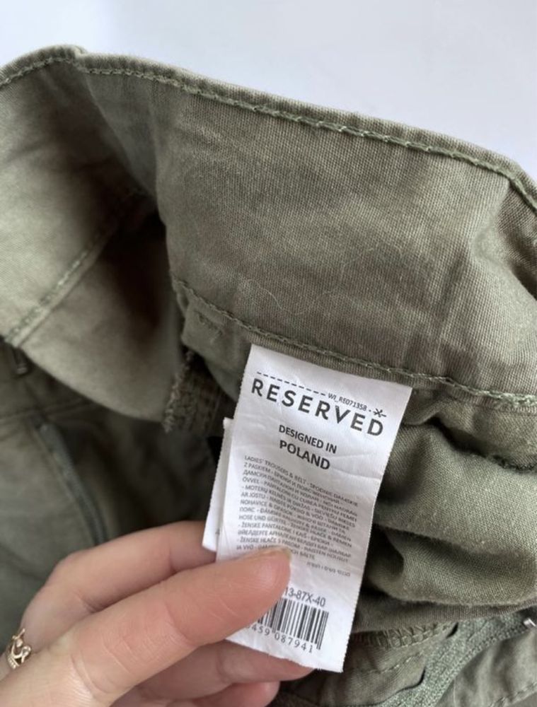 Класичні брюки від Reserved хаки