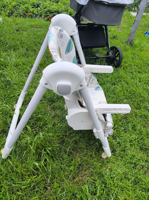 Дитячий стілець для годування