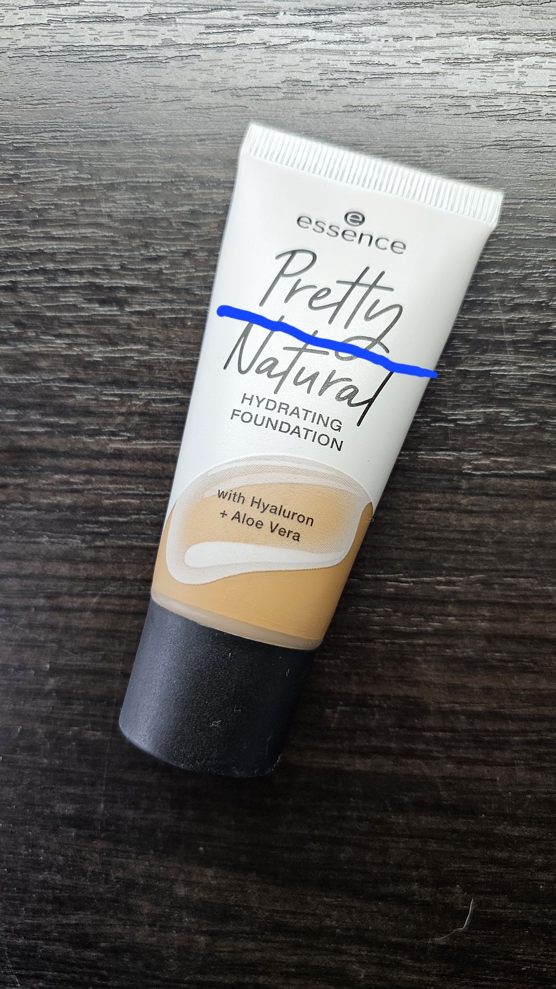 Essence - Pretty Natural, Hydrating Foundation. Podkład