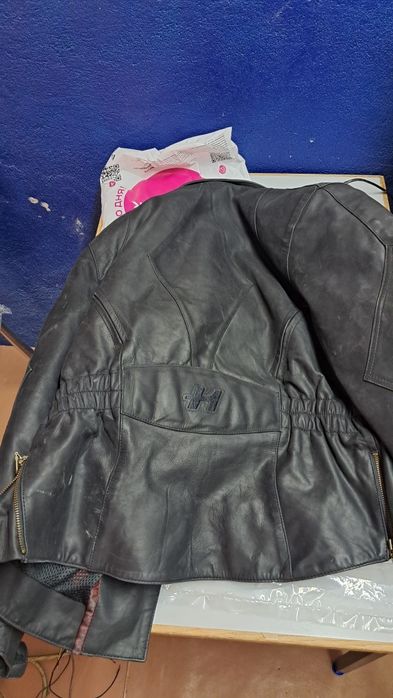 Продам кожаную женскую куртку