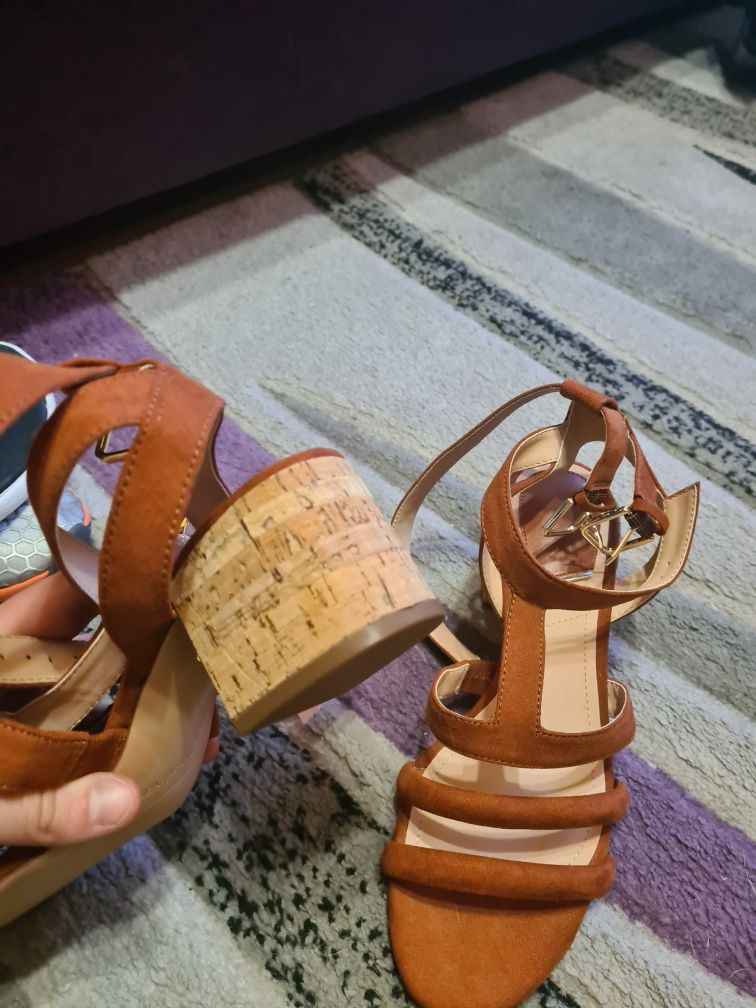 Sandałki Stradivarius