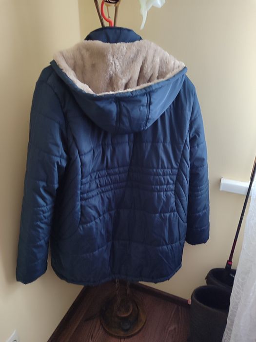 Жіноча куртка для вагітних.