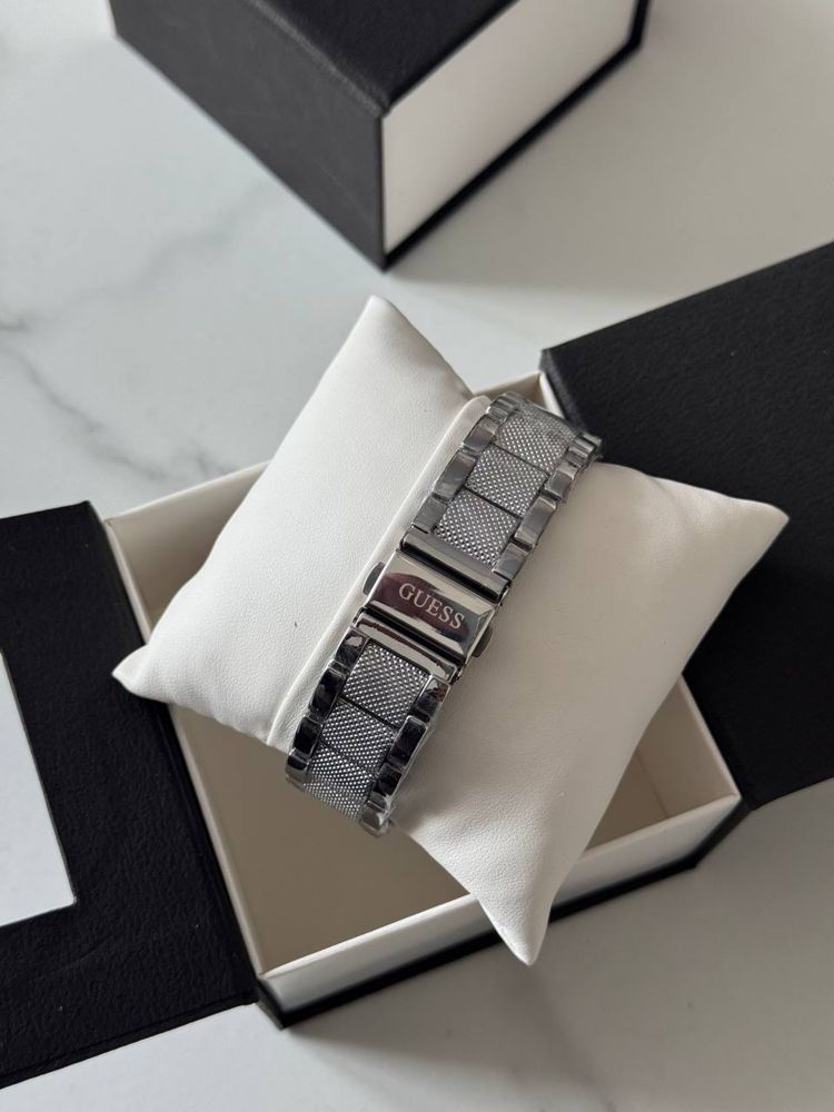 Жіночий наручний годинник Guess silver зі стразами