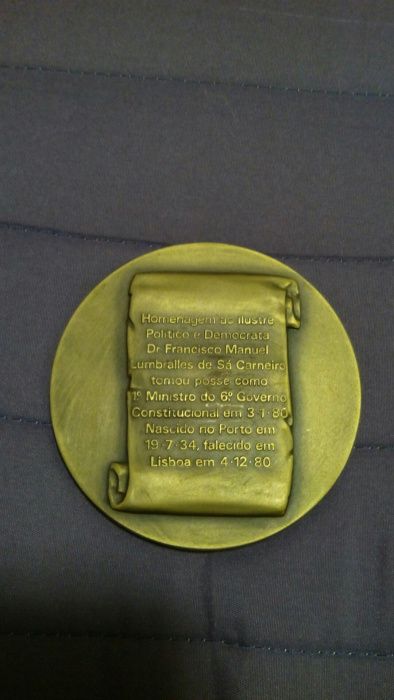 Medalha de homenágem ao Dr. Francisco Sá Carneiro