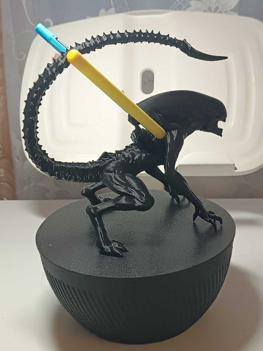 Статуетка-холдер для ручок AlienPen/ олівців.