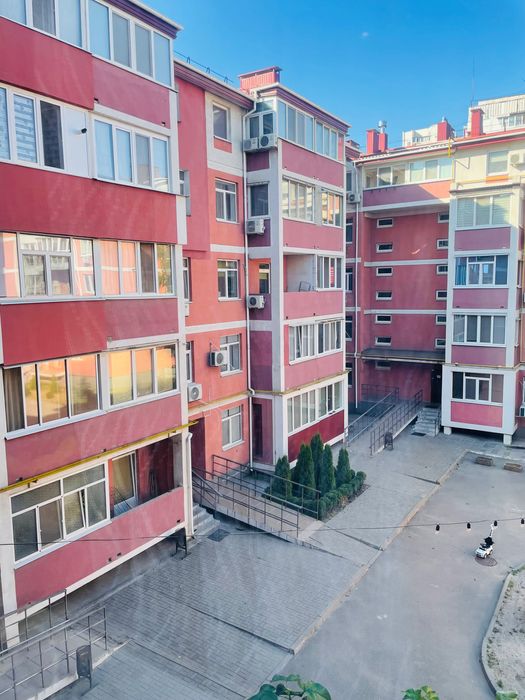 Продам 2 х комнатную + кухня студия ЖК Олимпийский ж/м Левобережный 3