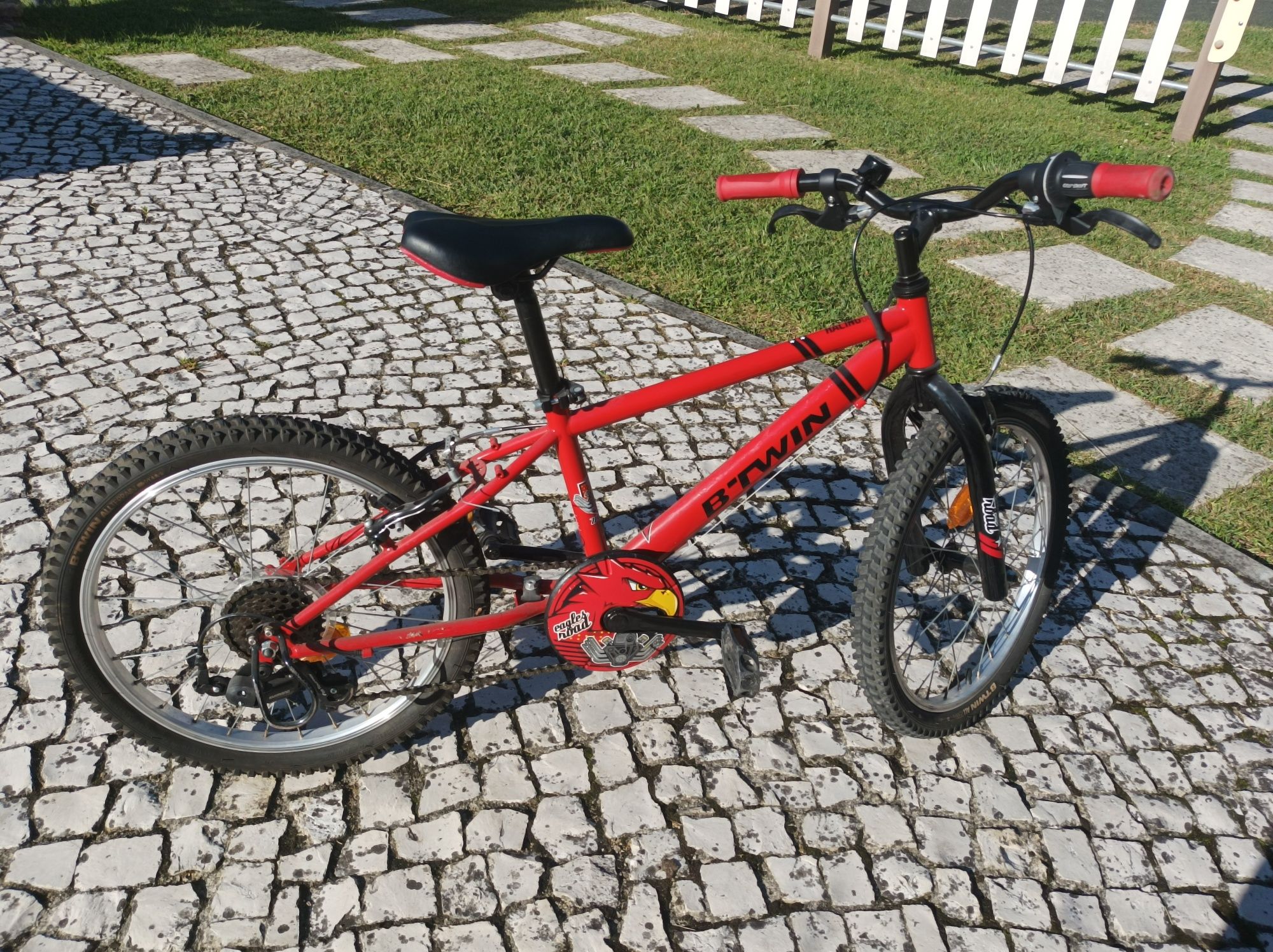 Bicicleta BTT criança 6-9 anos com descanso e protetores