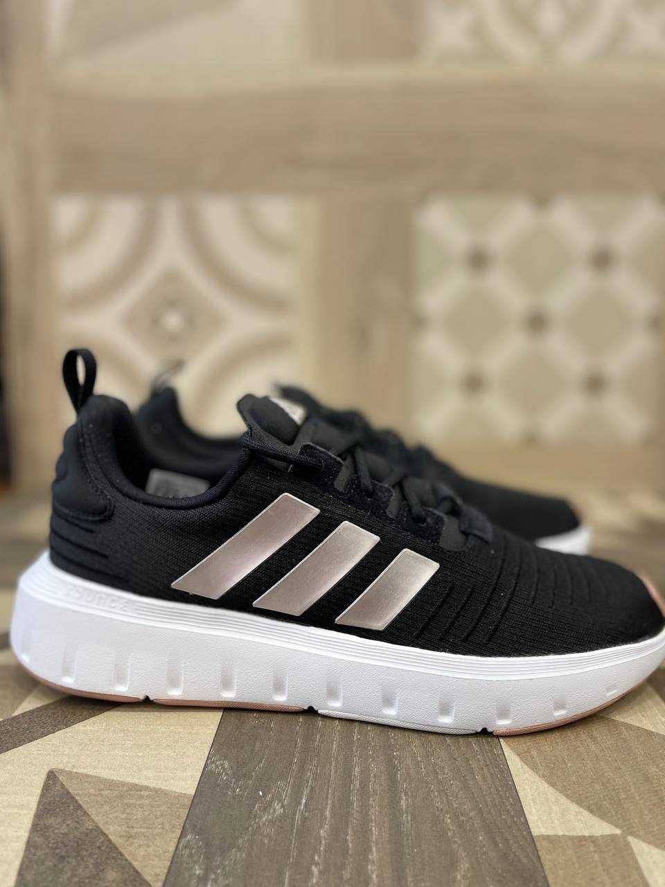 Кросівки Adidas SWIFT RUN 23 W (40)