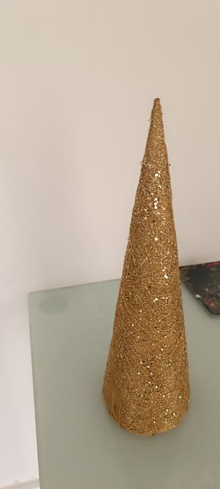 Árvore de Natal dourada usada