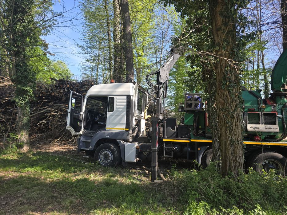 Usług rebakiem na samochodzie ciężarowym man z rebak  mus max
