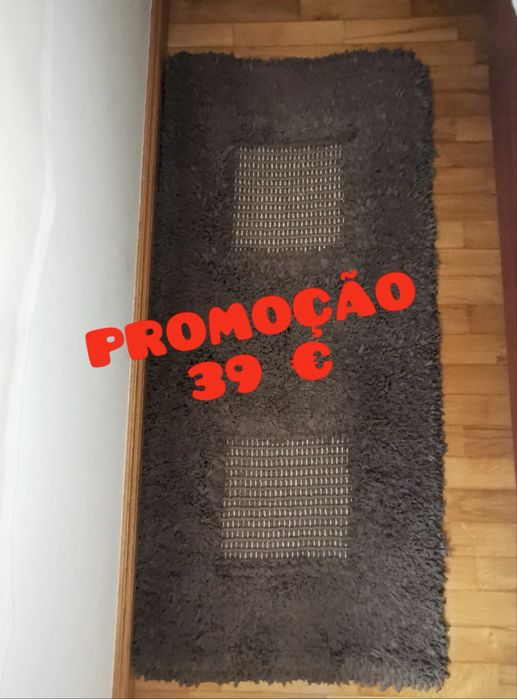 Tapete castanho feito à mão