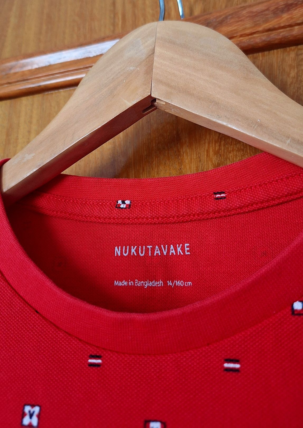 T-shirt Nukutavake tamanho 14 anos