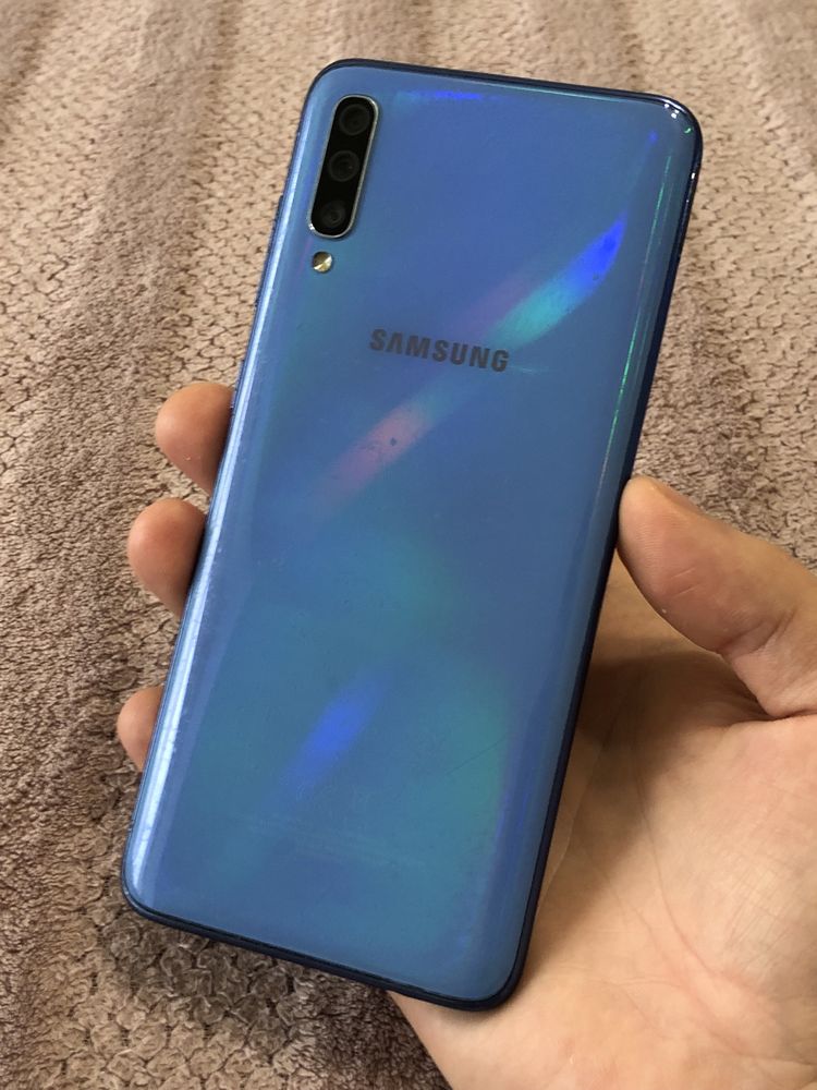 Телефон Samsung Galaxy A70