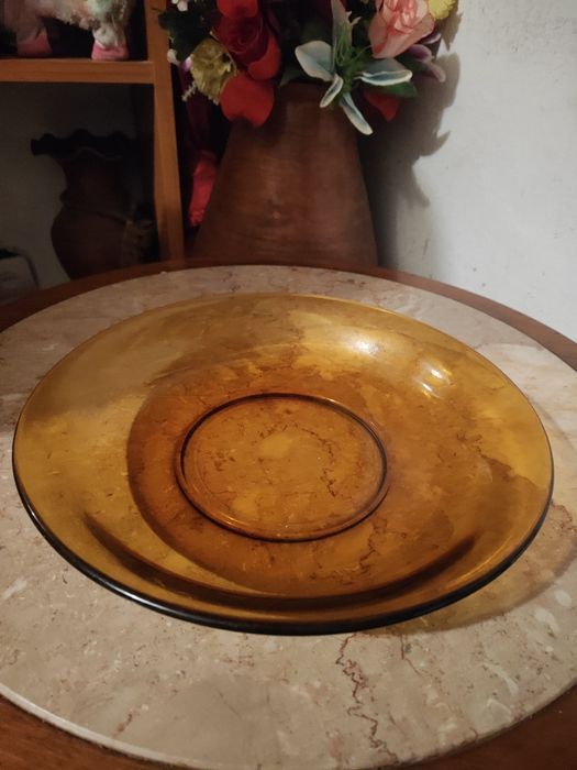 prato marrom da marca Duralex