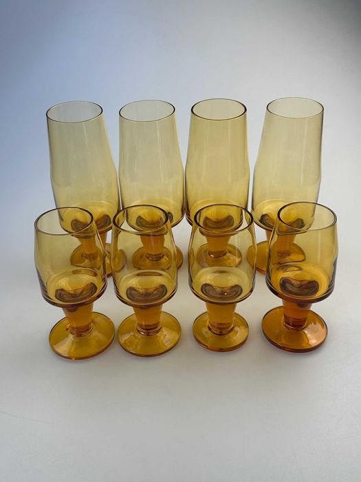 Kieliszki miodowe Sadowski betoniarki szkło kolorowe PRL 8 szt