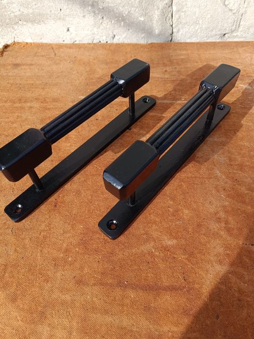 Пара ручок на ворота або гараж