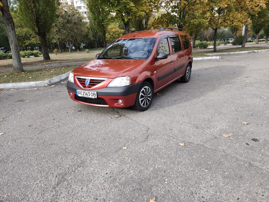 Продам Dacia Logan MCV (универсал) 7 мест Газ- бензин