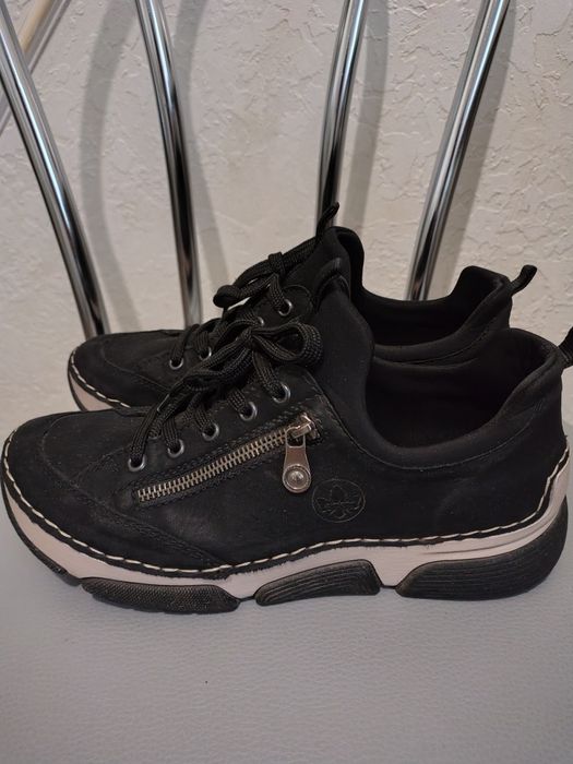 Кроссовки на осень