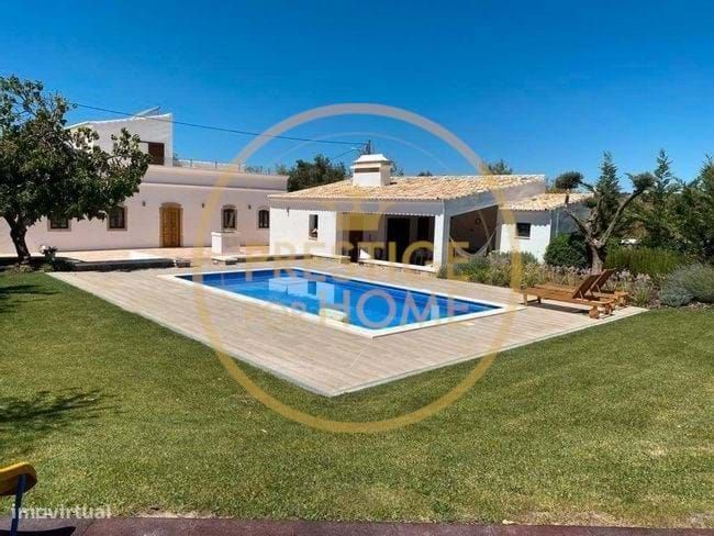 Moradia T4 com piscina para arrendamento anual