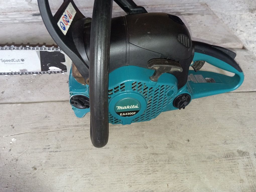 Witam sprzedam piłę spalinową Makita EA4300F