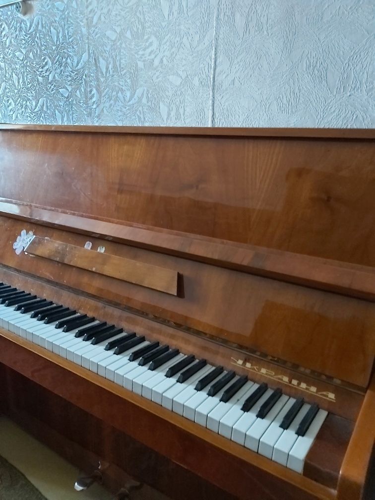Продам пианино Украина 1100грн