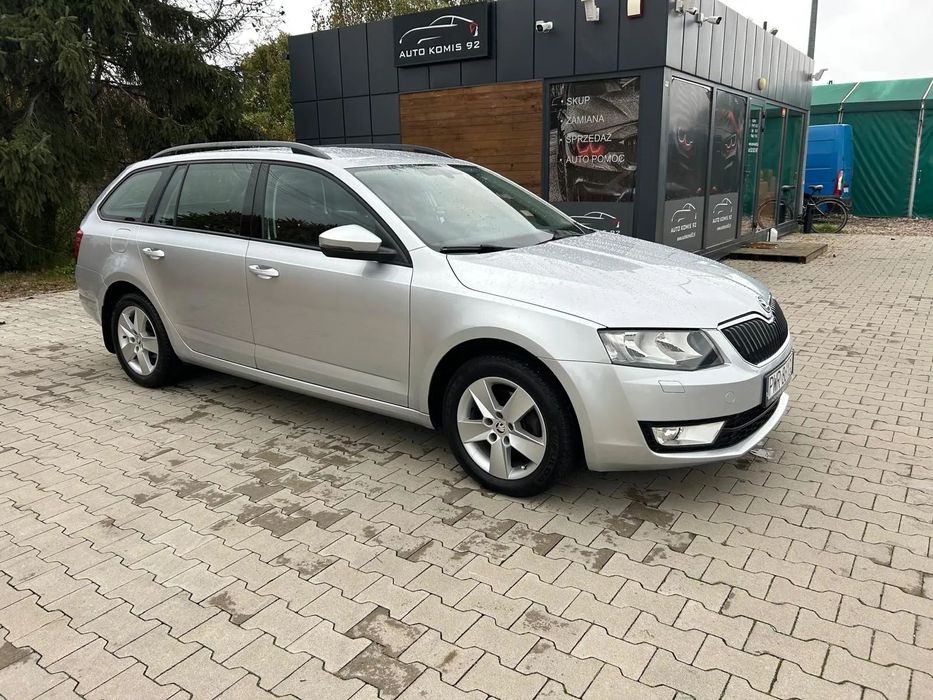 Skoda Octavia Benzyna Automat Mały Przebieg