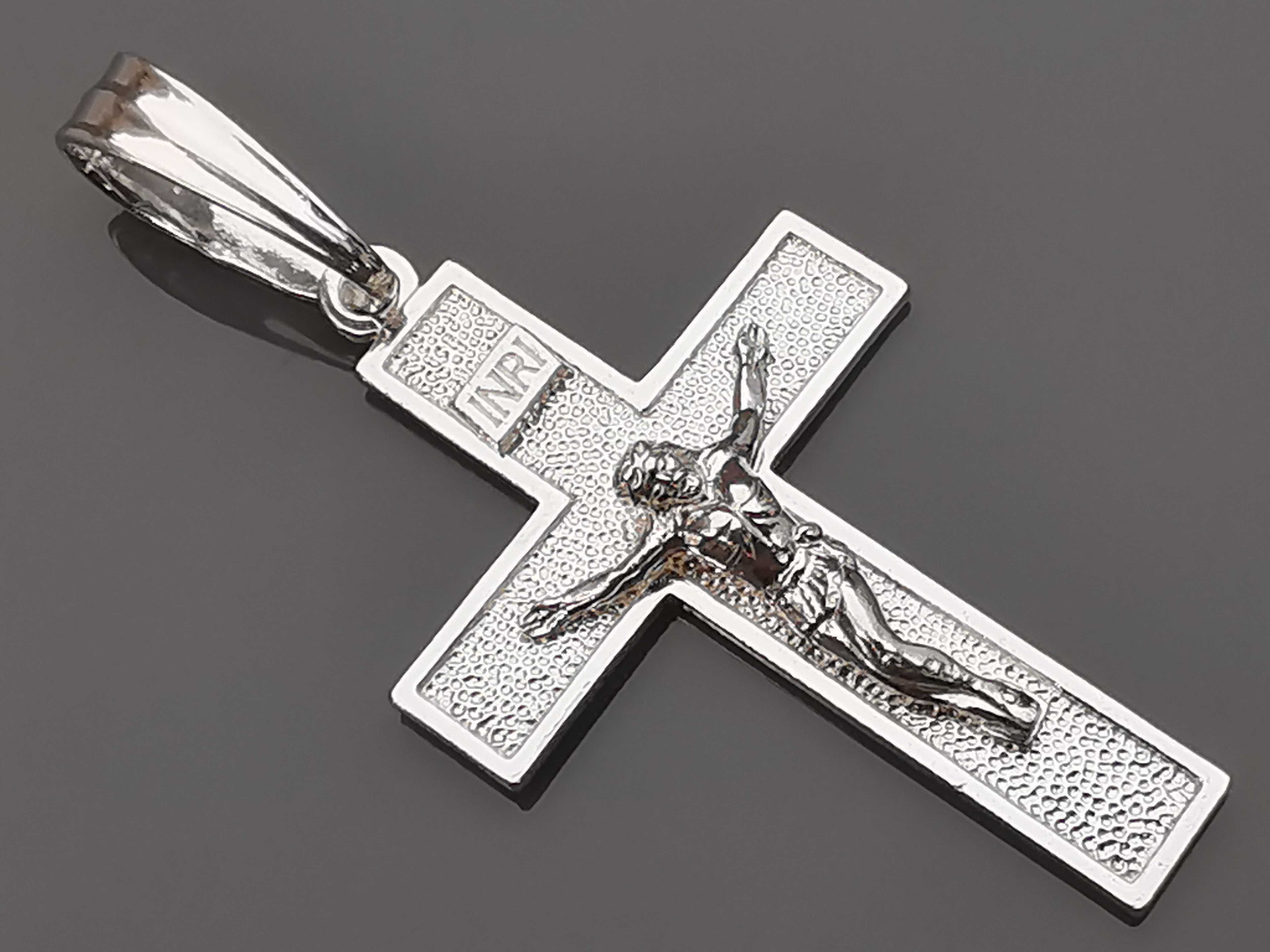 Srebrny duży krzyżyk z Jezusem z dużą przelotką 1.3 cm