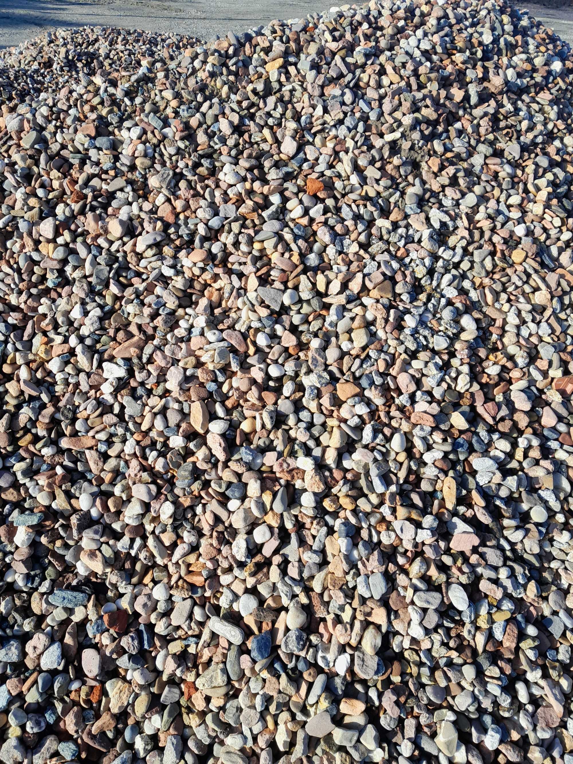 Tłuczeń kliniec grys kamień szlaka piasek