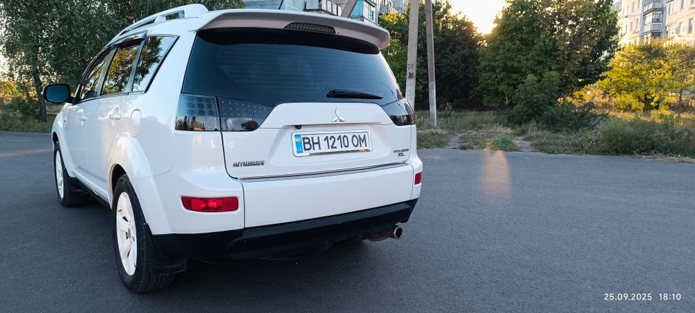 Mitsubishi Outlander XL