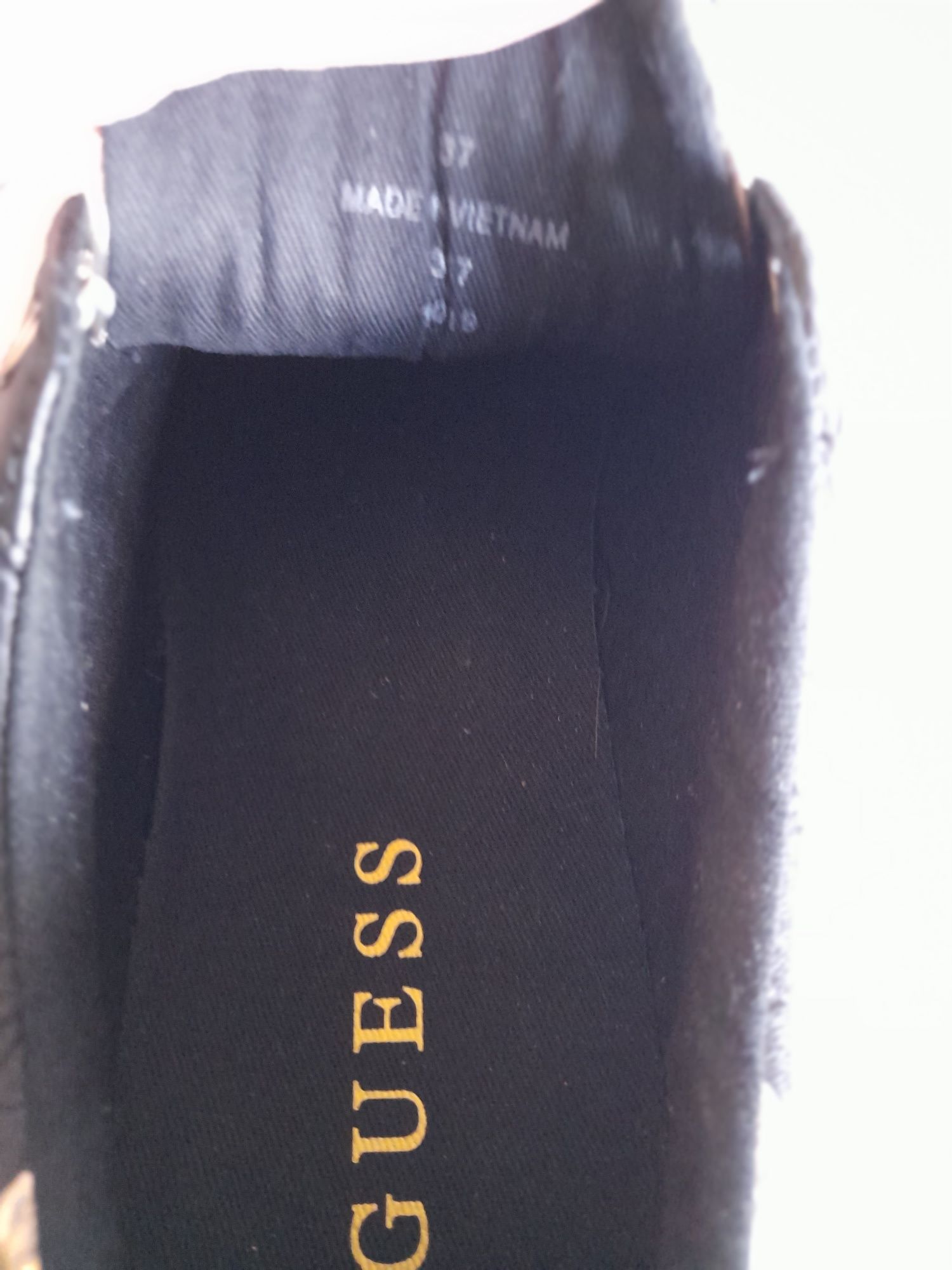 Czarne sneakersy Guess 37