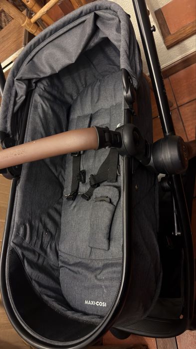 Carrinho zelia s maxi cosi
