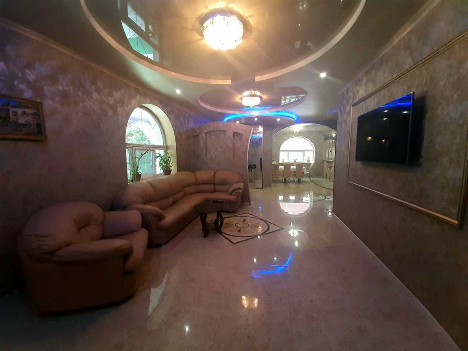 Дом посуточно 280 кв. Сауна, бассейн, бильярд, генератор.