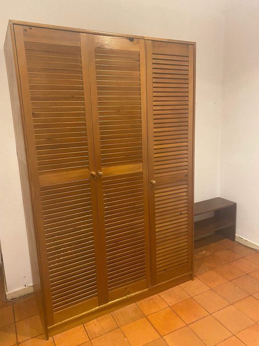 Quarto solteiro com casa de banho privativa