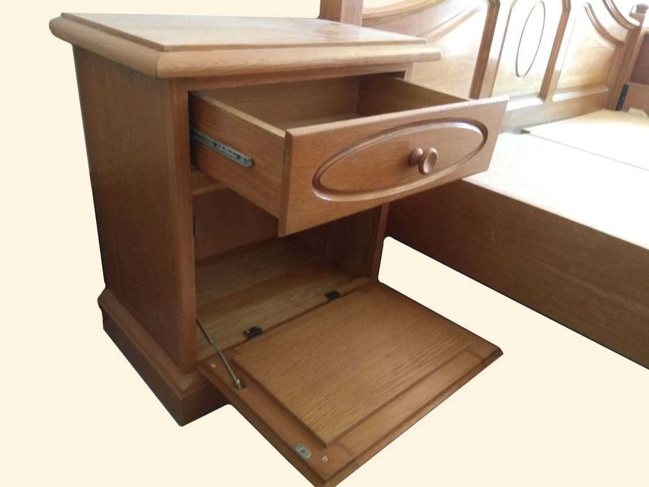 Ліжко комод деркало меблі в спальню гарнітур