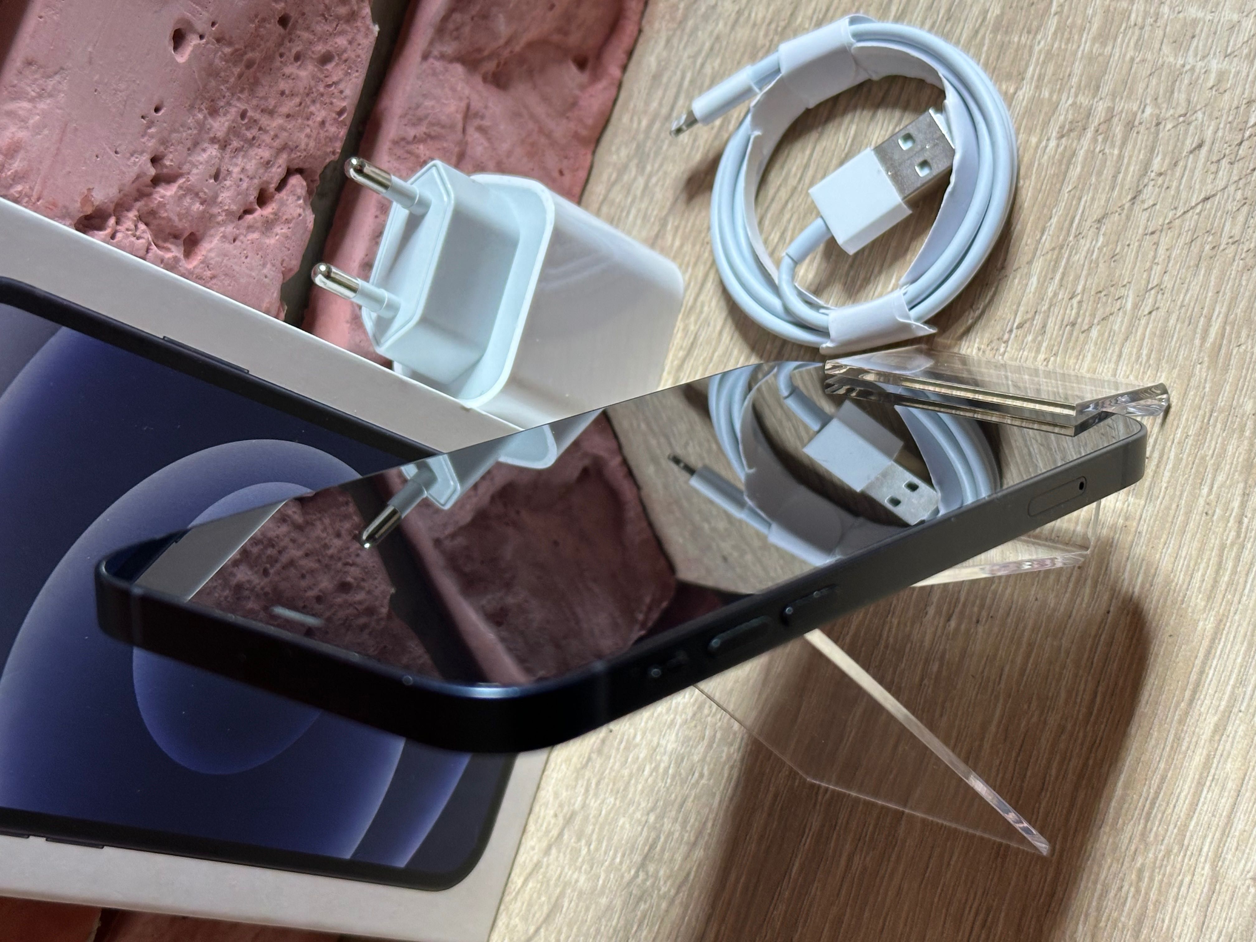 Ładny iPhone 12 64GB Midnight bateria oryginalna 85%