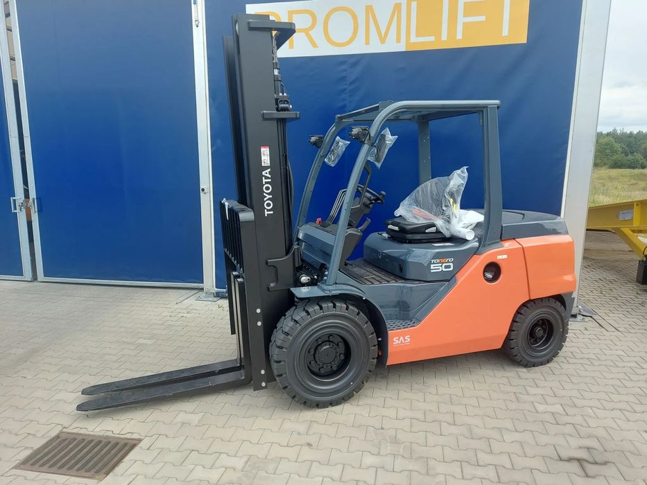 Toyota 8FD50F  Wózek widłowy TOYOTA 8FD50F V3700mm.