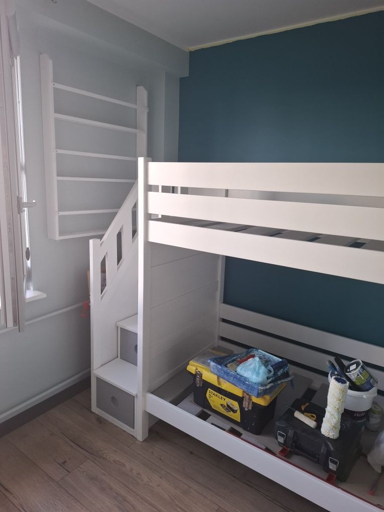 Łóżko pietrowe z drewna  ze schodami