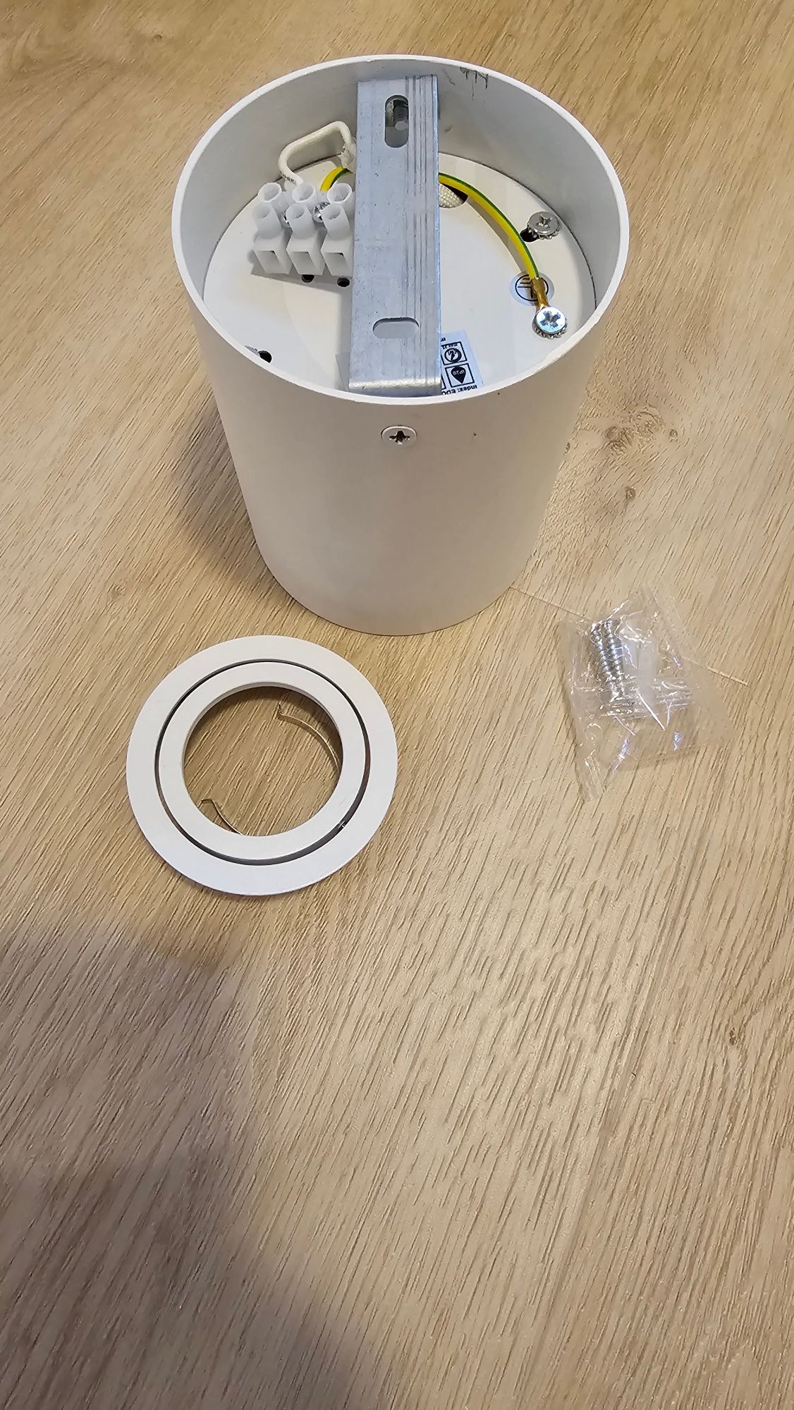 Lampa sufitowa natynkowa SKAND 1 biala