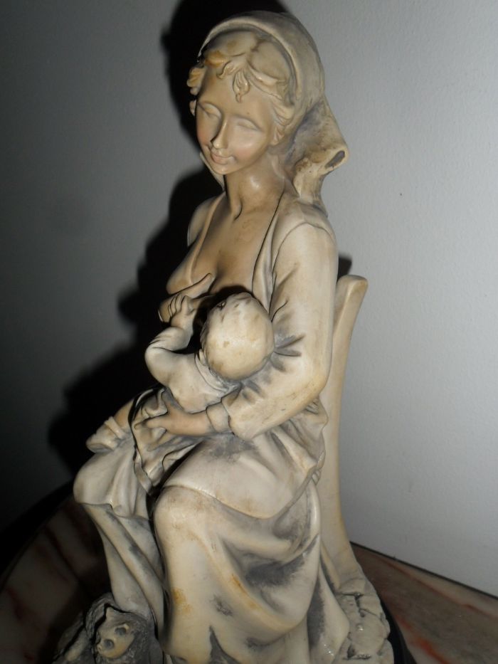 Estatueta/Escultura Mãe com Filho