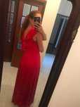 vestido de noite vermelho no chão