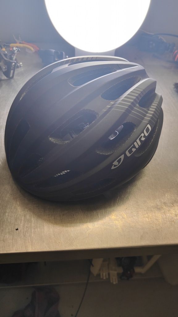 Kask rowerowy GIRO isode MIPS