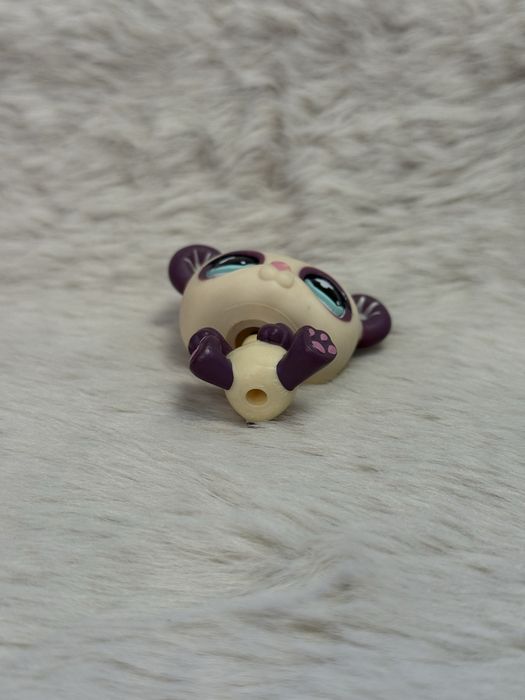 Figurka PANDA z rowerkiem z serii FUNNIEST #822 Littlest Pet Shop