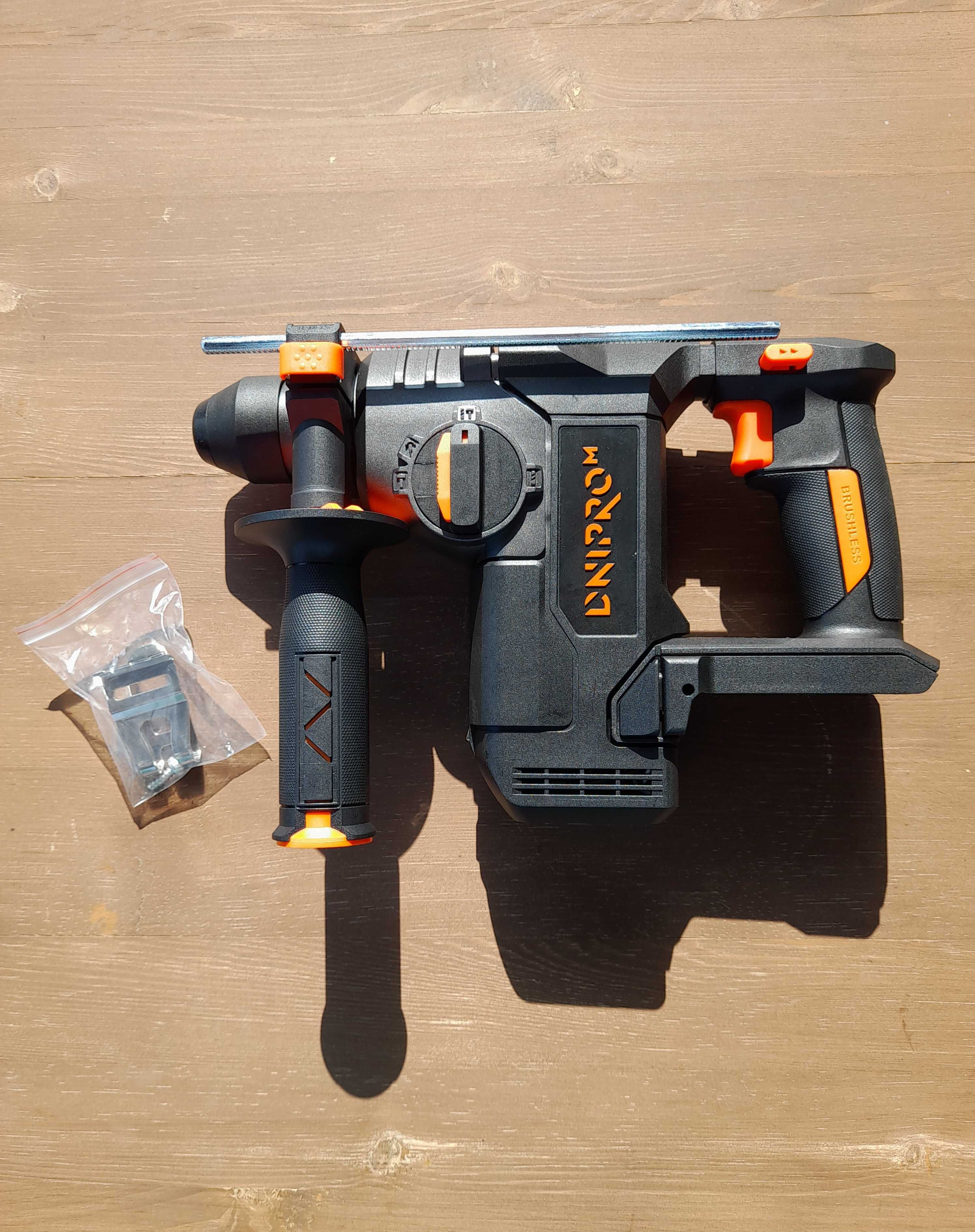 Продам перфоратор DHR-202BC ULTRA
