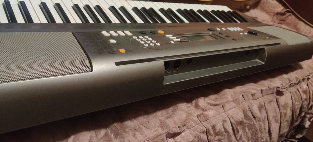 Синтезатор YAMAHA PSR-R300 (динамічна клавіатура)