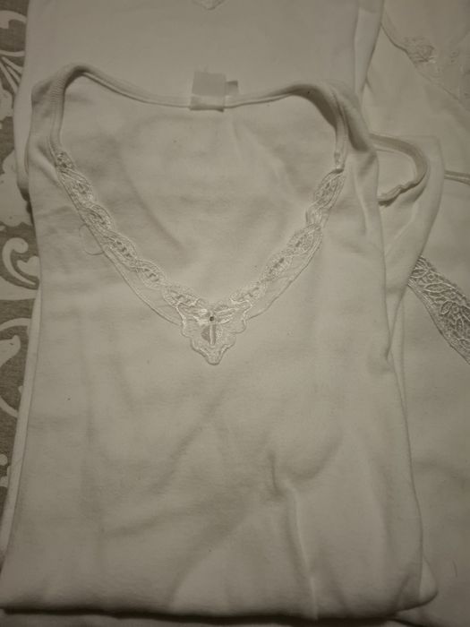 Camisola interior branca canelada ou lisa