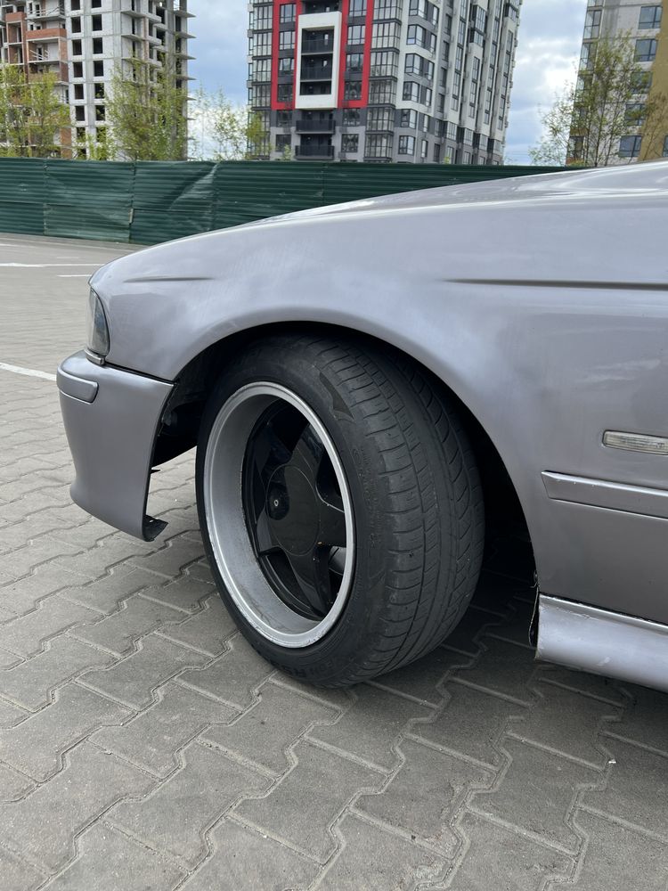 BMW 523I 1998 строкер